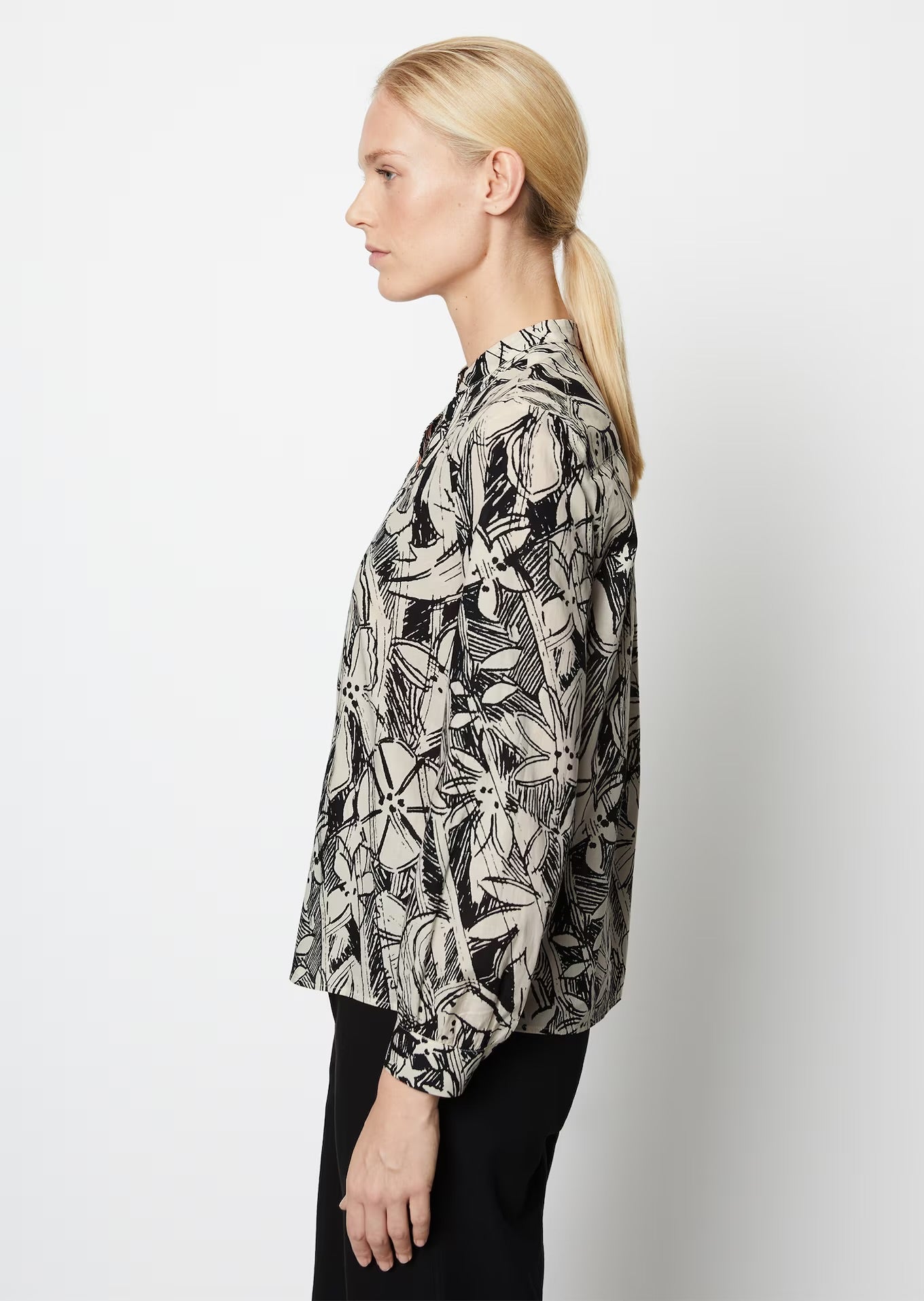 Блуза изработена од чист памук