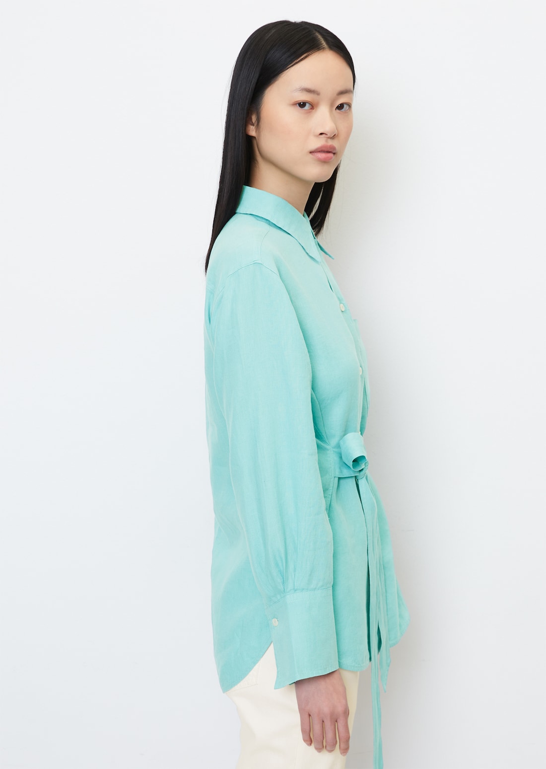 Ленена кошула со фиксиран појас за струкот