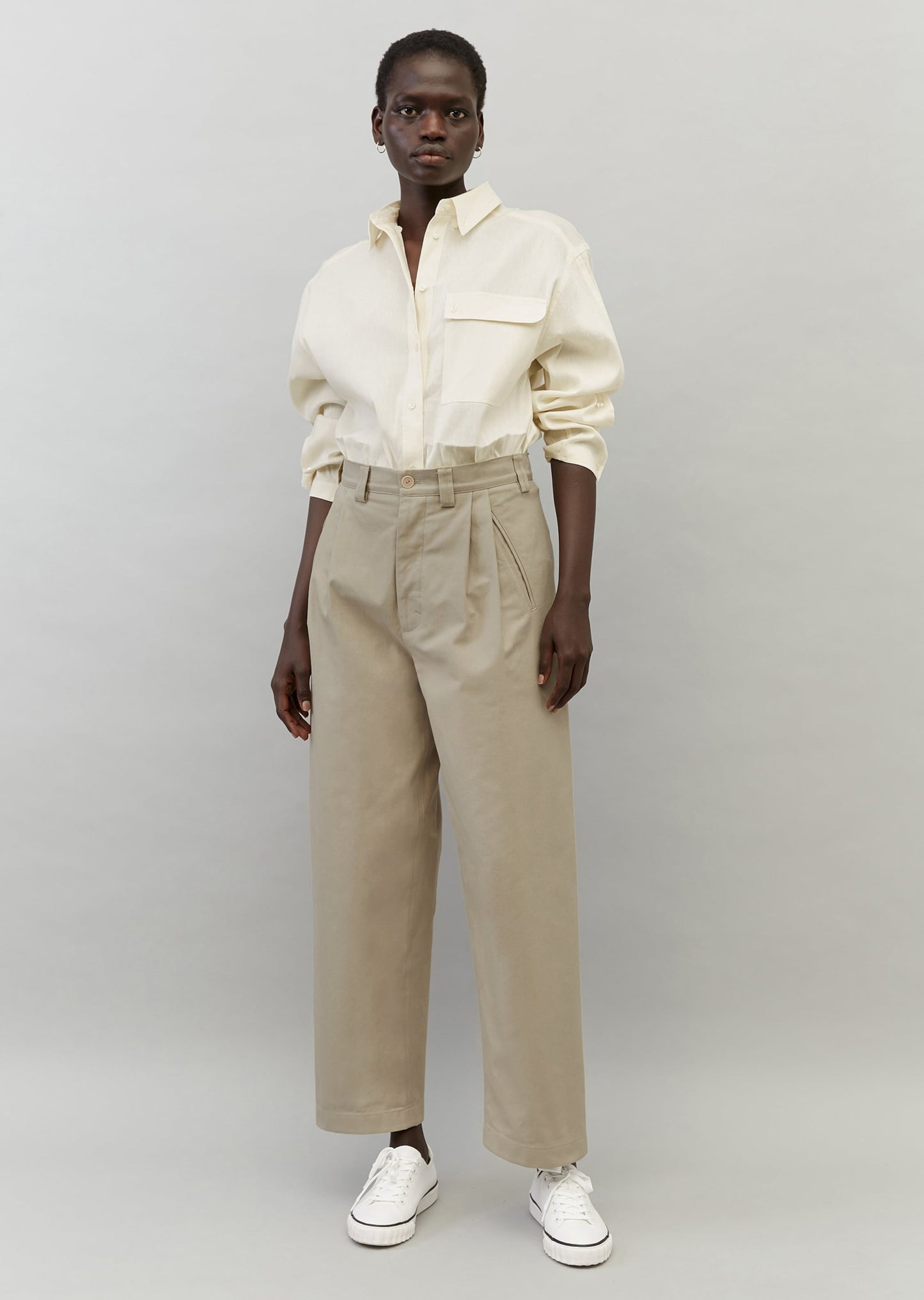 Блуза изработена од елегантен лен со органски памук