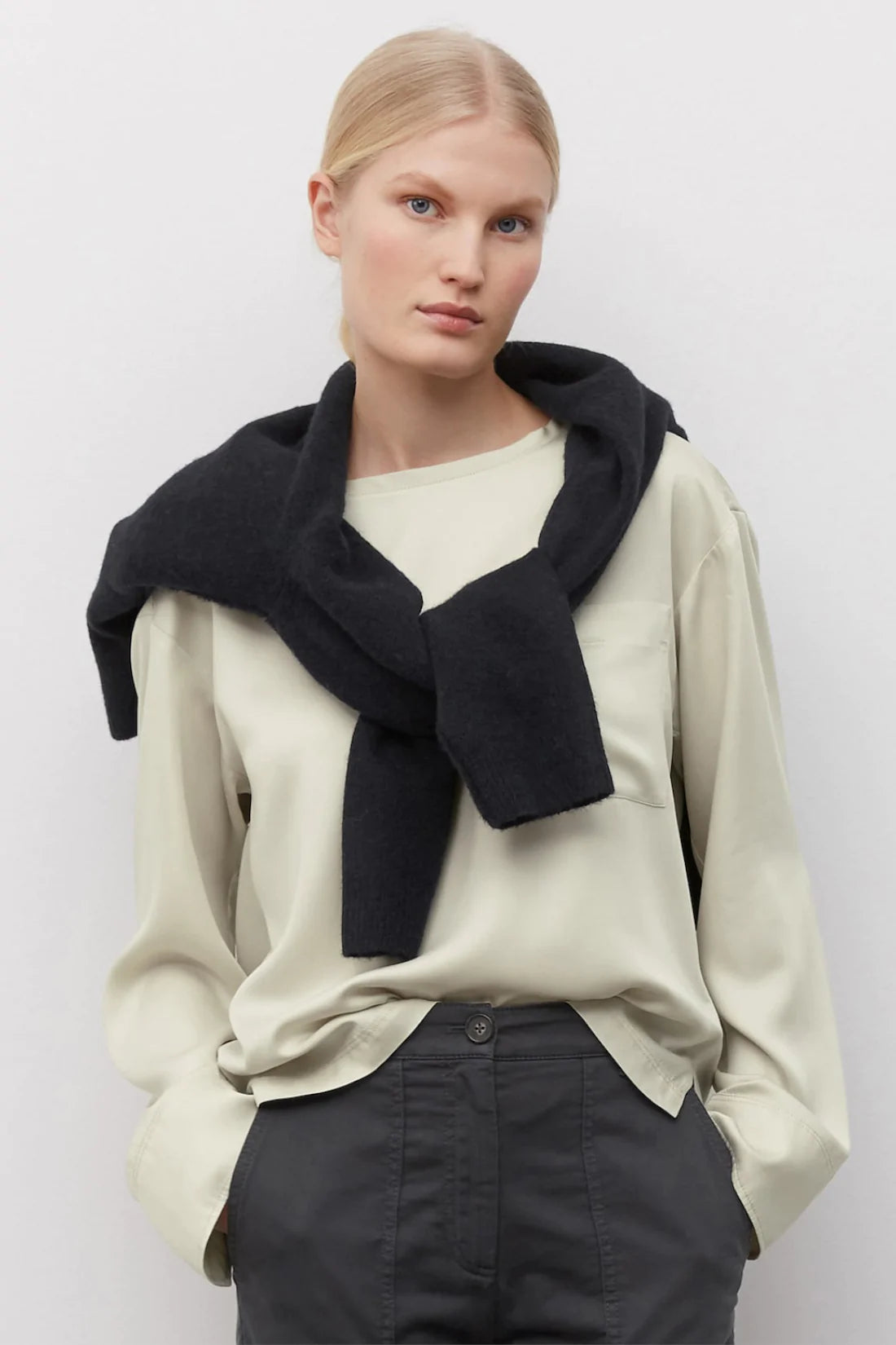 Блуза изработена од фин lyocell