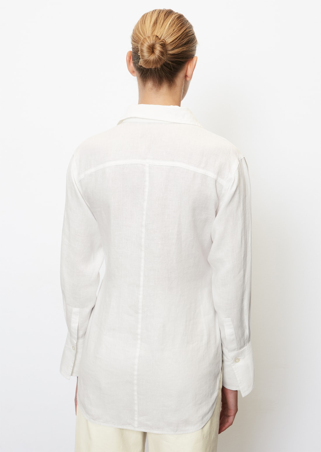 Ленена кошула со фиксиран појас за струкот