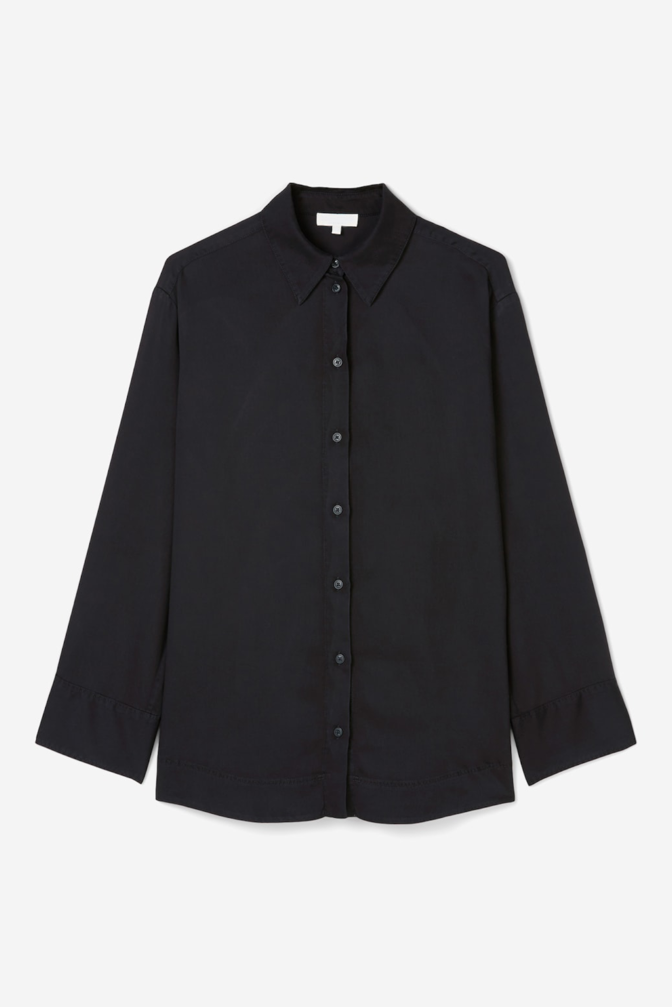 Lyocell блуза изработена од фина сатенска ткаенина