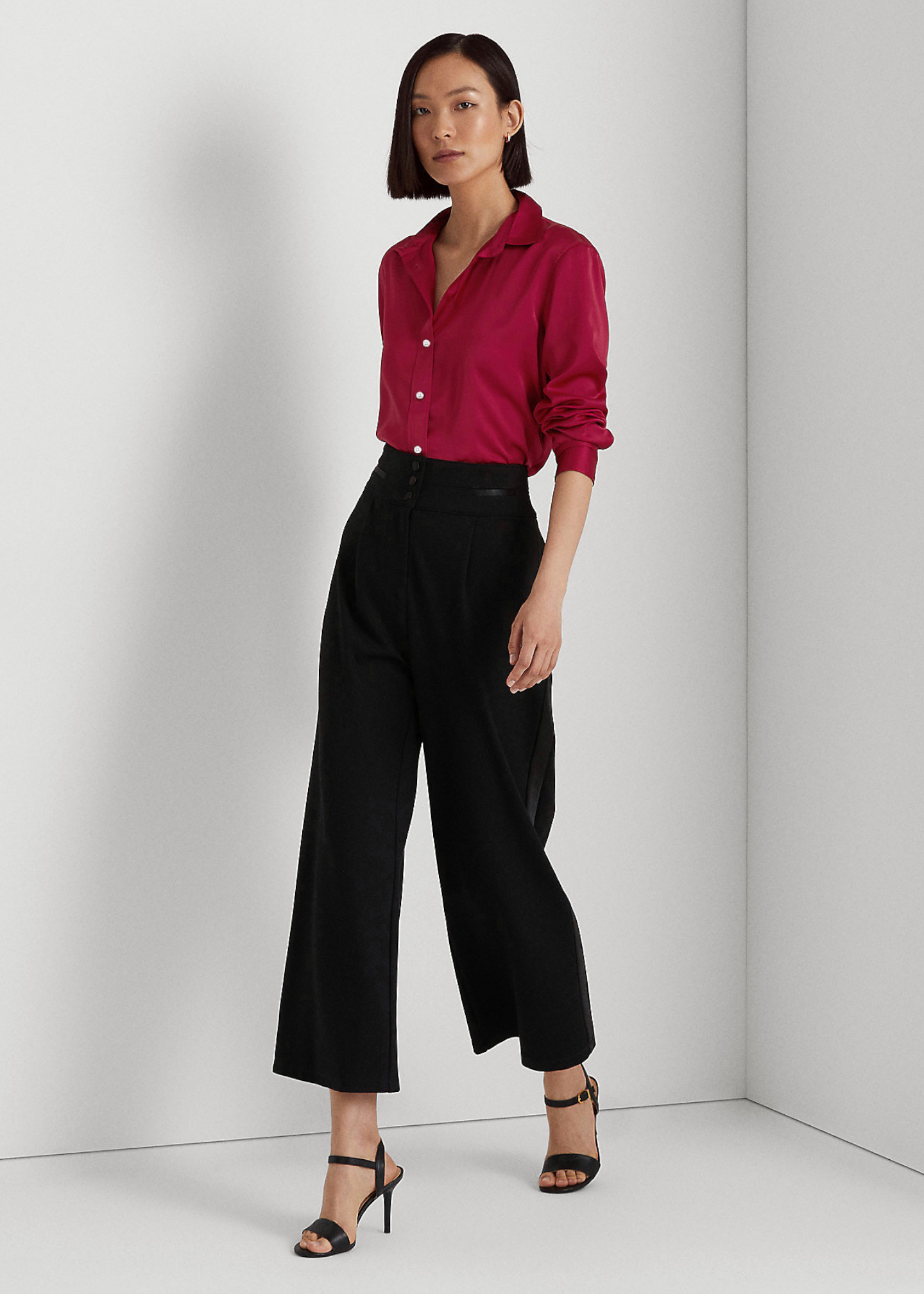 Деловна кошула со свиленкаста текстура