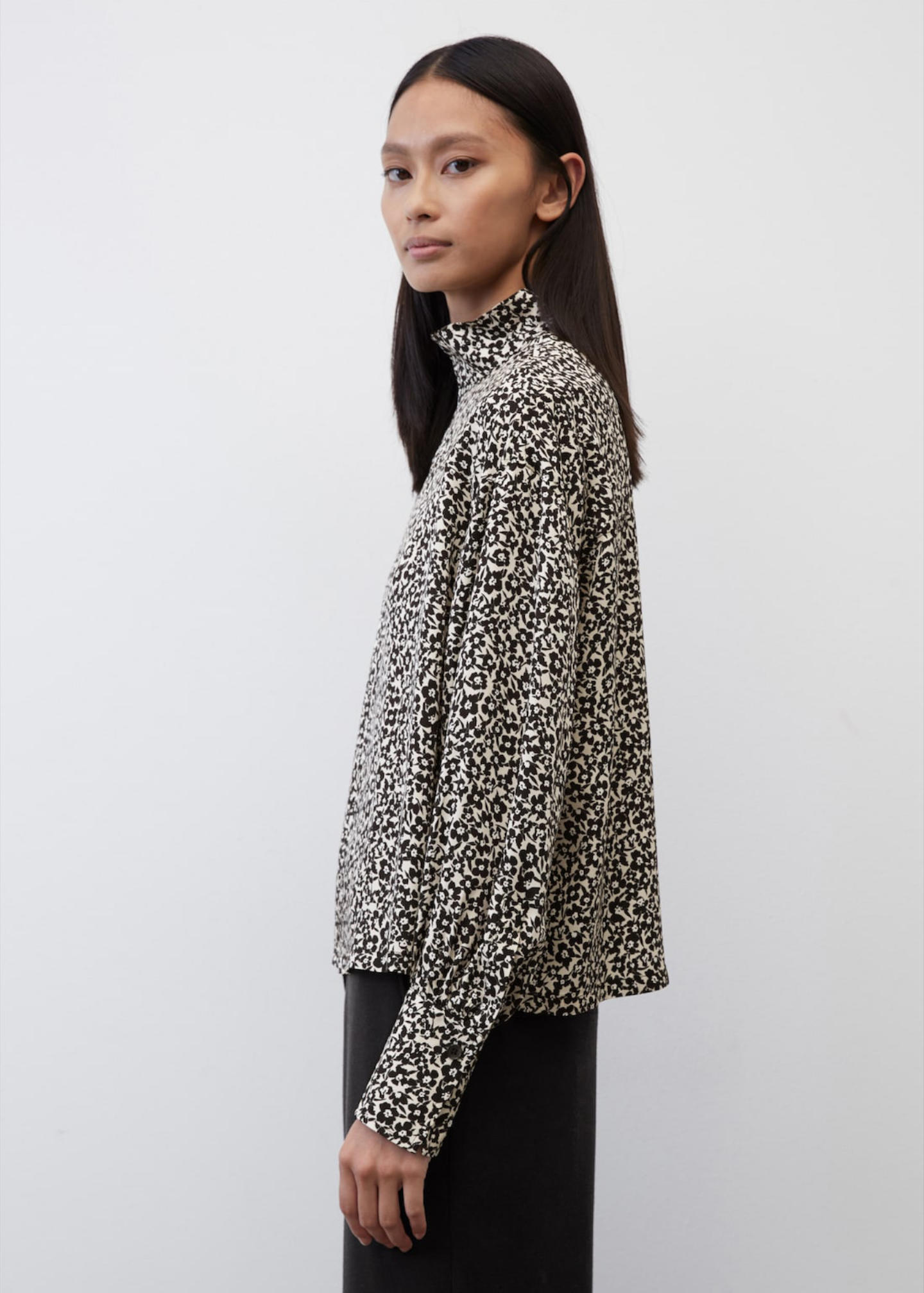 Блуза со долги ракави со целосен принт направена од LENZING™ ECOVERO™