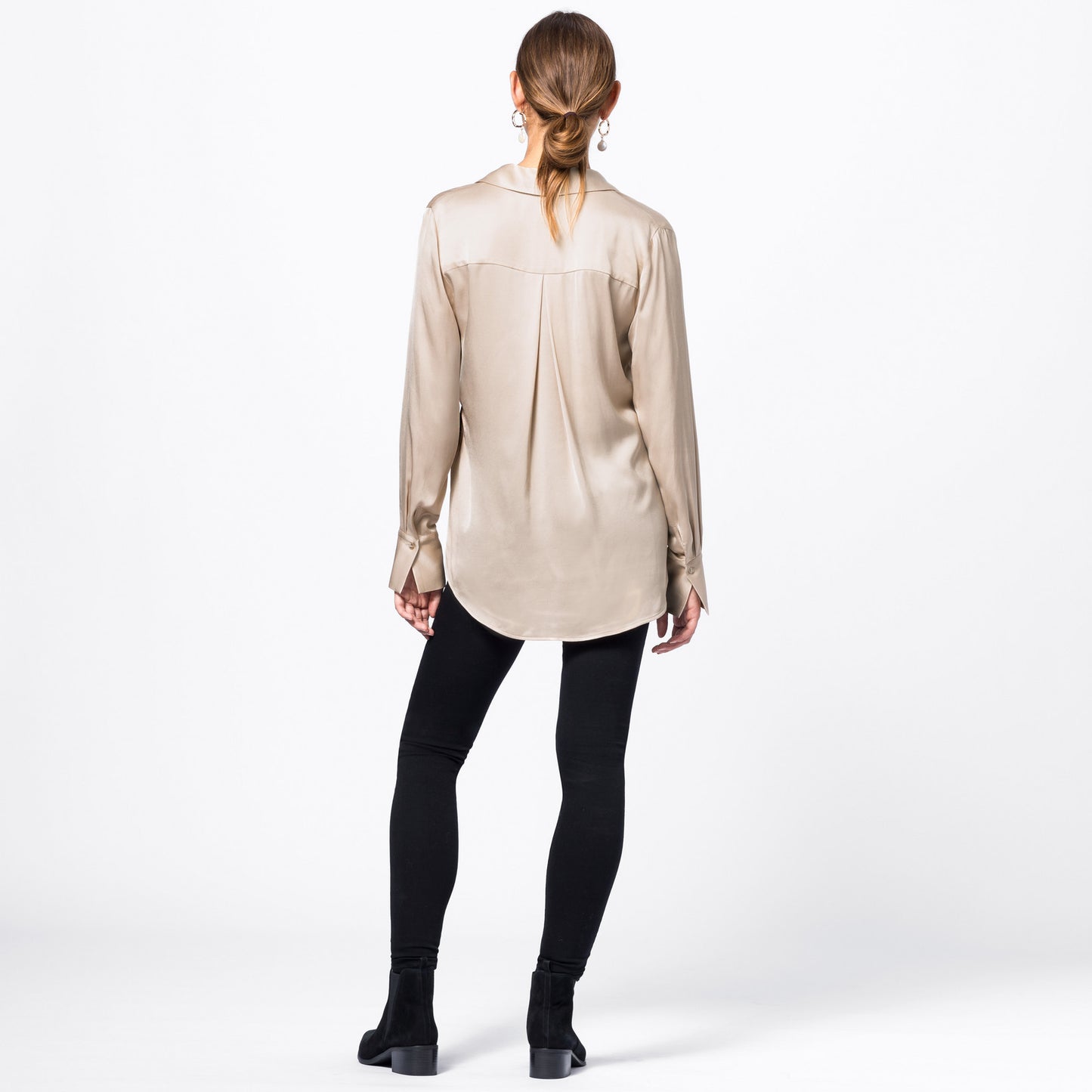 Сатенска туника со V-деколте