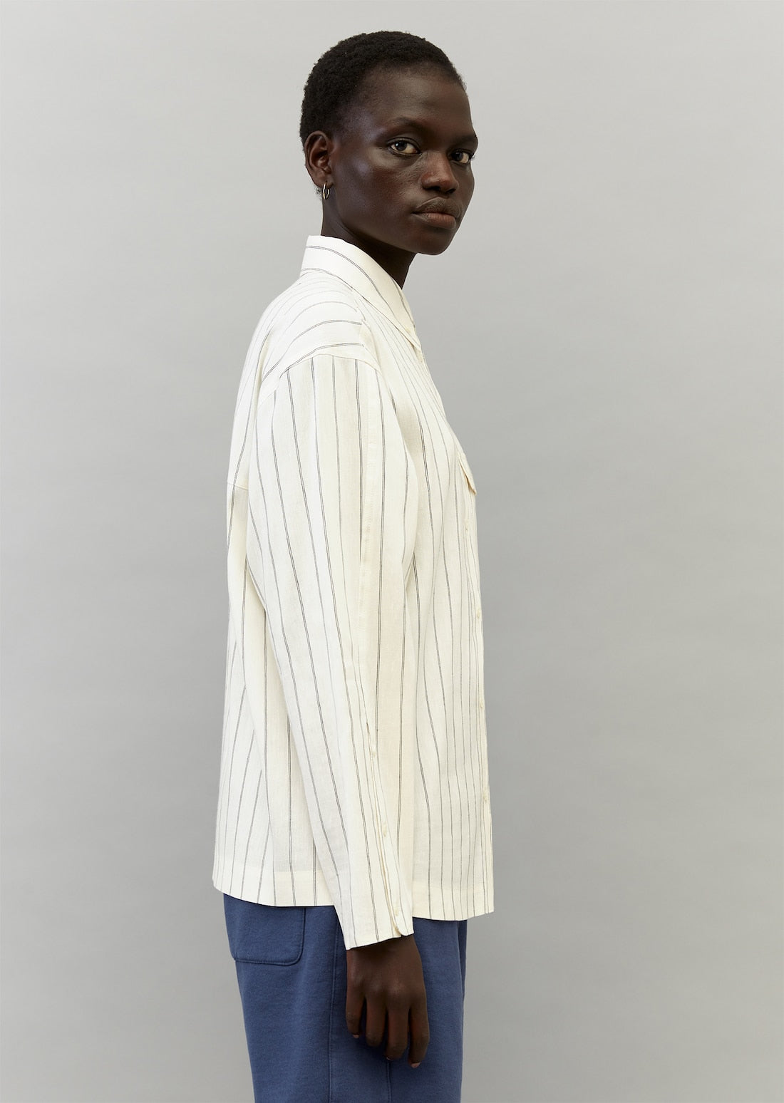 Блуза изработена од елегантен лен со органски памук