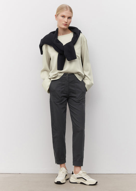 Блуза изработена од фин lyocell