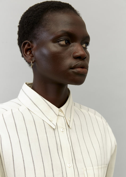 Блуза изработена од елегантен лен со органски памук