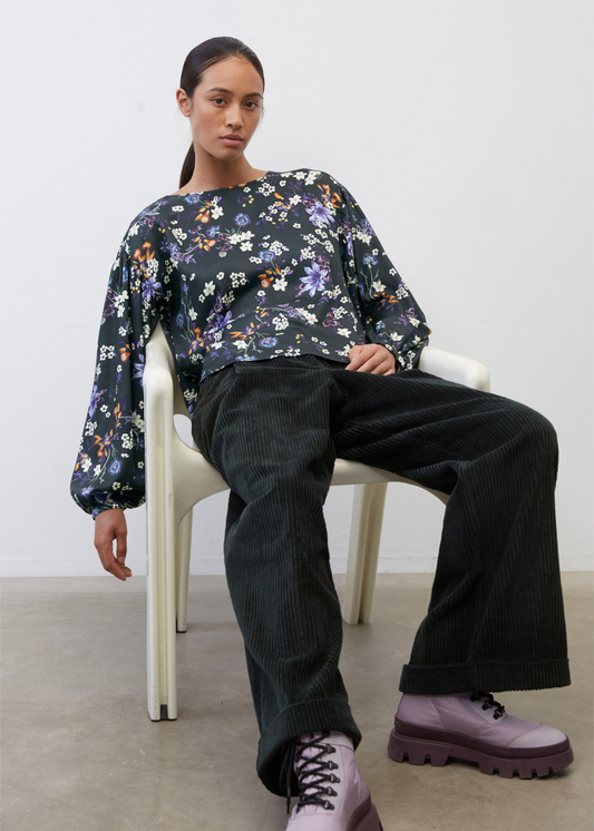 Блуза со волуминозни ракави во cropped fit изработена од LENZING™ ECOVERO™
