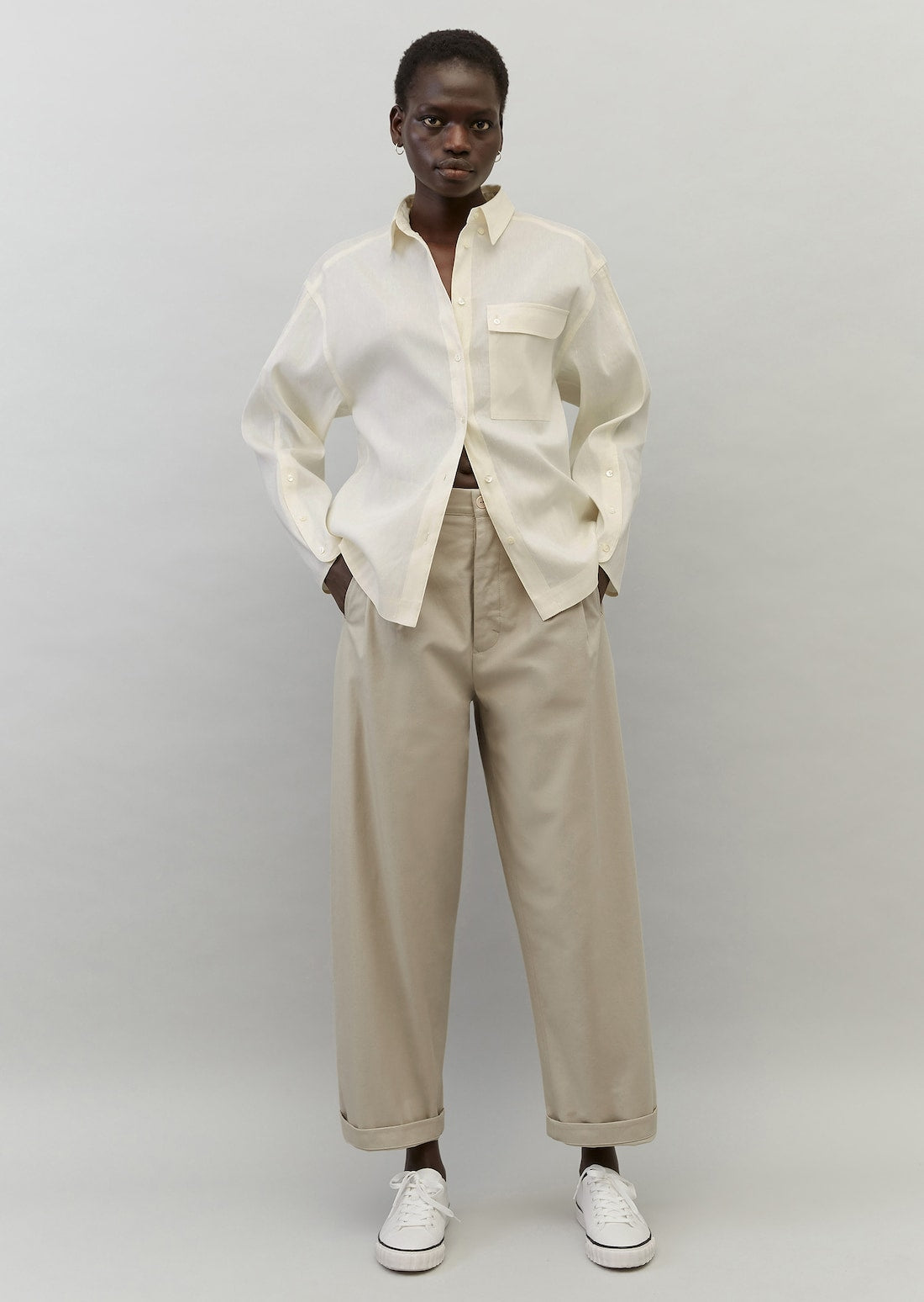 Блуза изработена од елегантен лен со органски памук