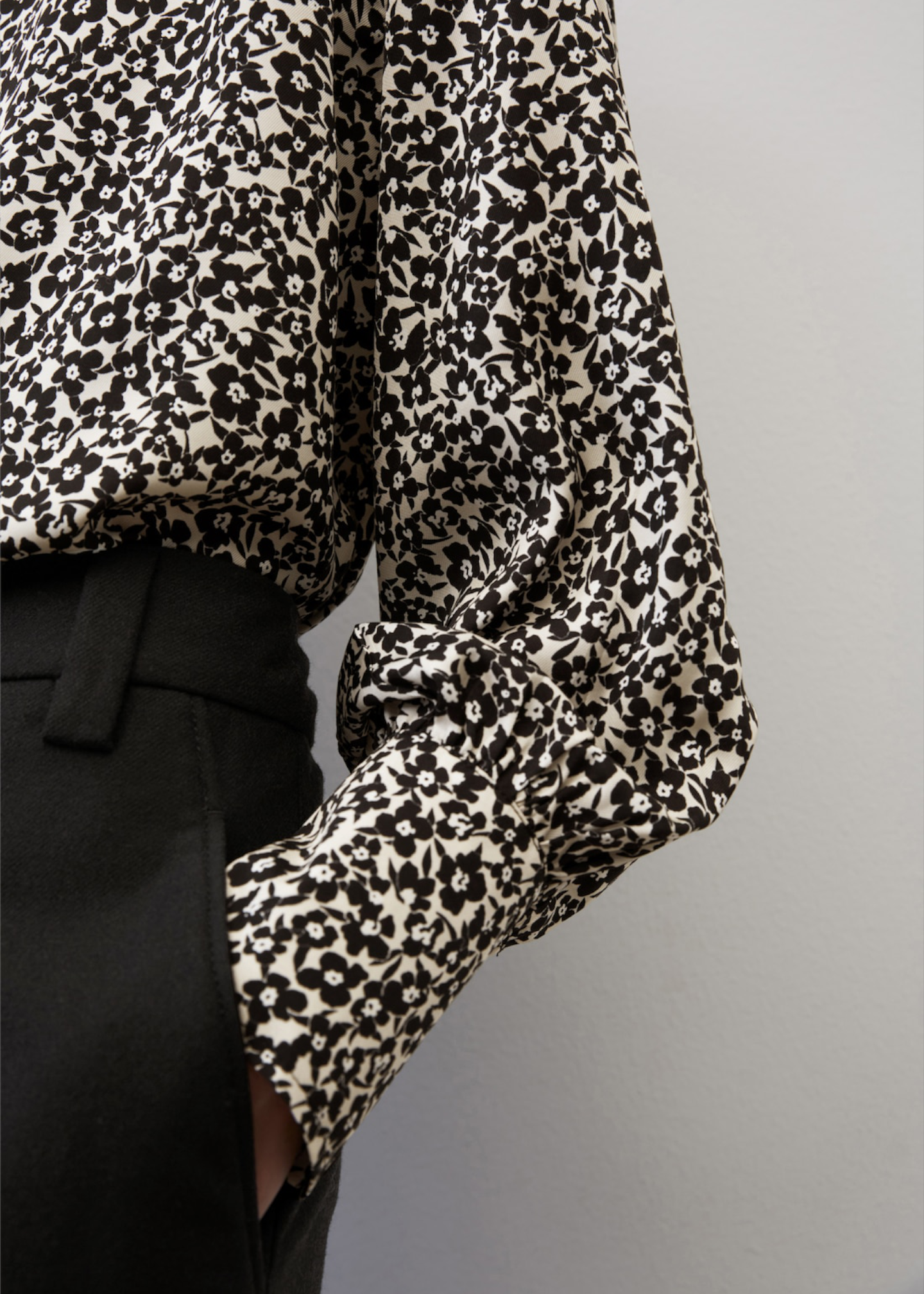 Блуза со долги ракави со целосен принт направена од LENZING™ ECOVERO™
