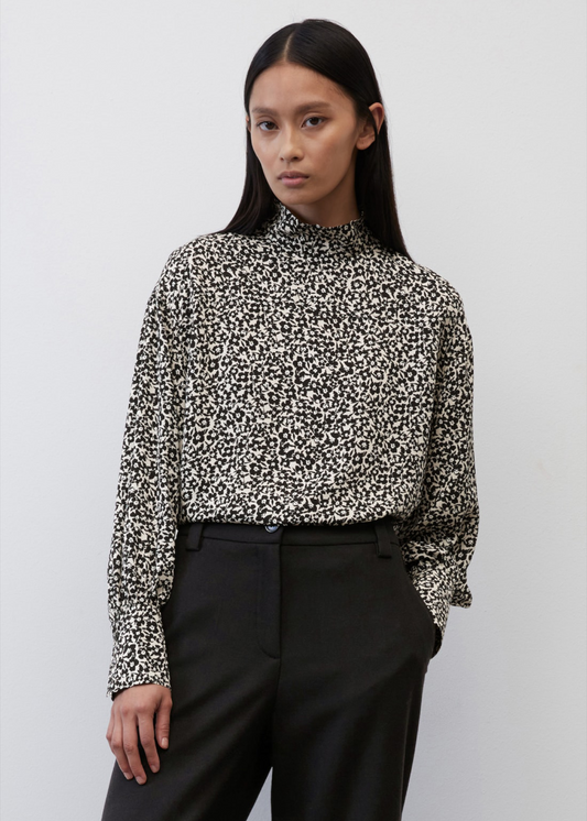 Блуза со долги ракави со целосен принт направена од LENZING™ ECOVERO™