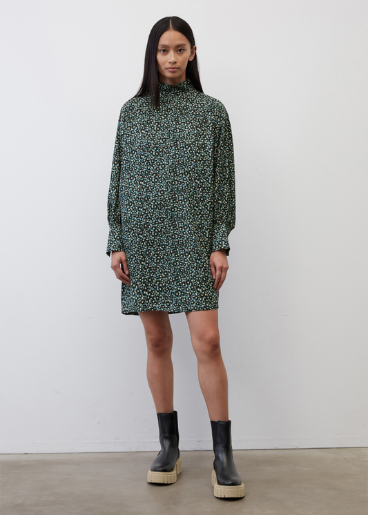 Мини фустан со јака и волуминозни ракави изработени од LENZING™ ECOVERO™