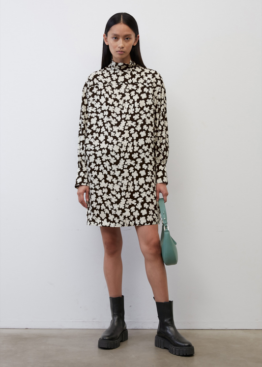 Мини фустан со јака и волуминозни ракави изработени од LENZING™ ECOVERO™