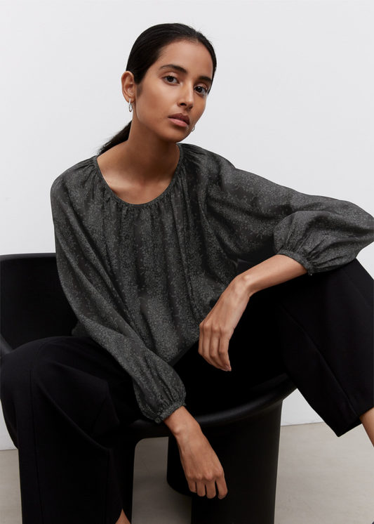 Блуза изработена од LENZING™ ECOVERO™