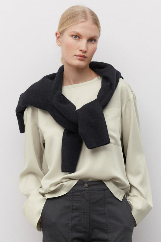 Блуза изработена од фин lyocell