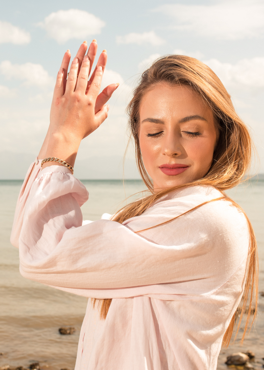 Фустан од чист лен со копчиња од бисер