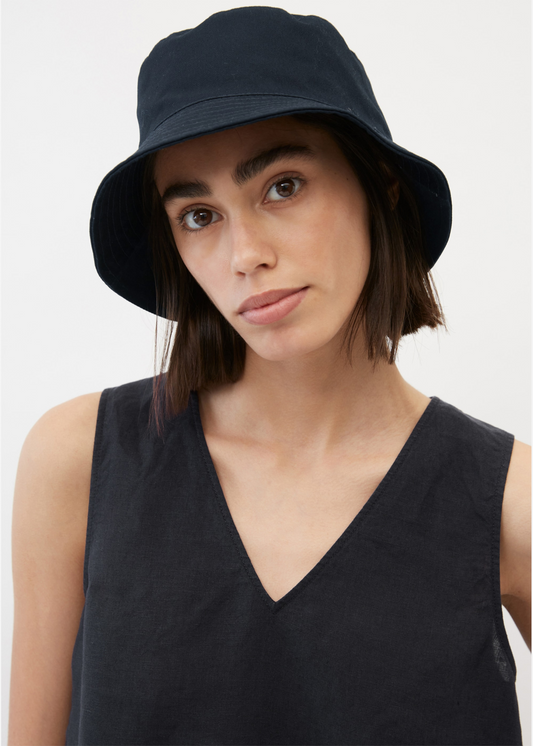 Топ изработен од лен