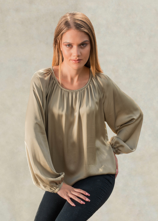 Блуза изработена од чиста вискоза