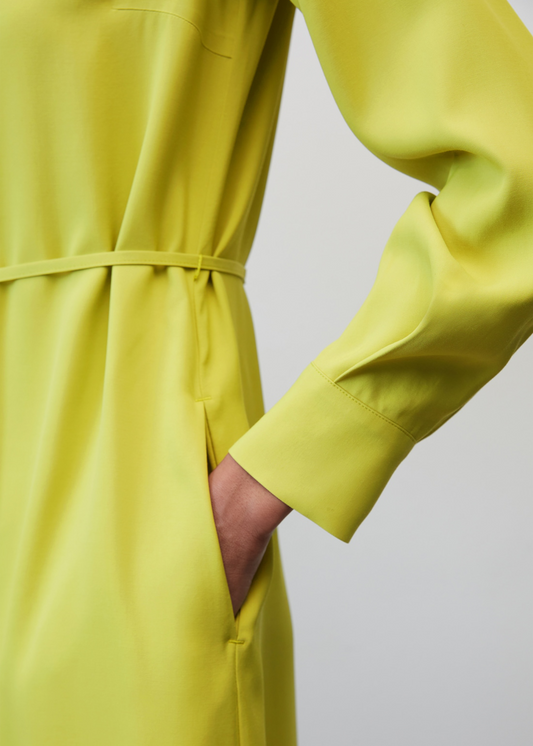 Фустан кошула во средна должина изработен од вискоза